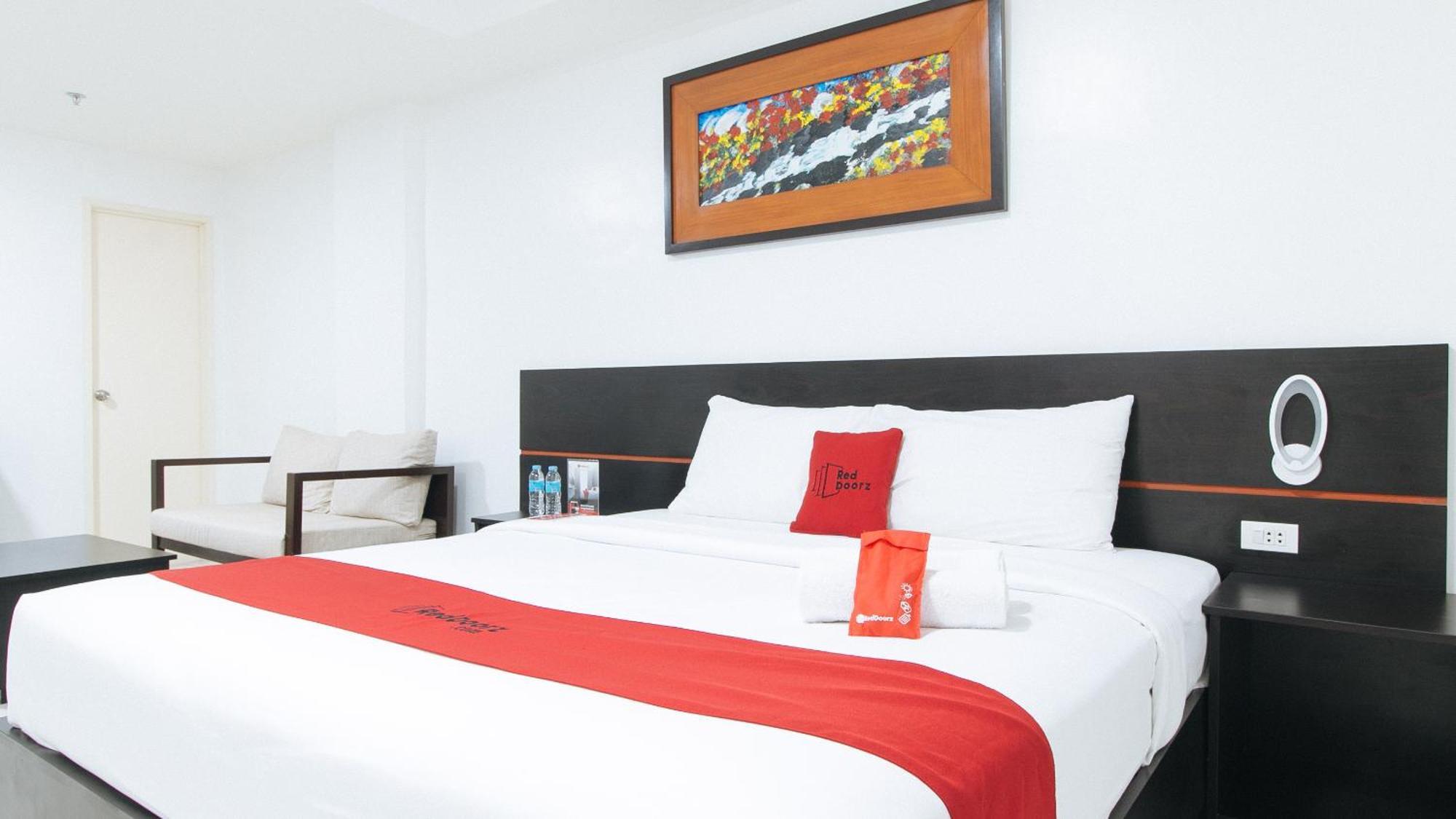 Reddoorz Plus At Evangelista Street Makati Makati City Kültér fotó