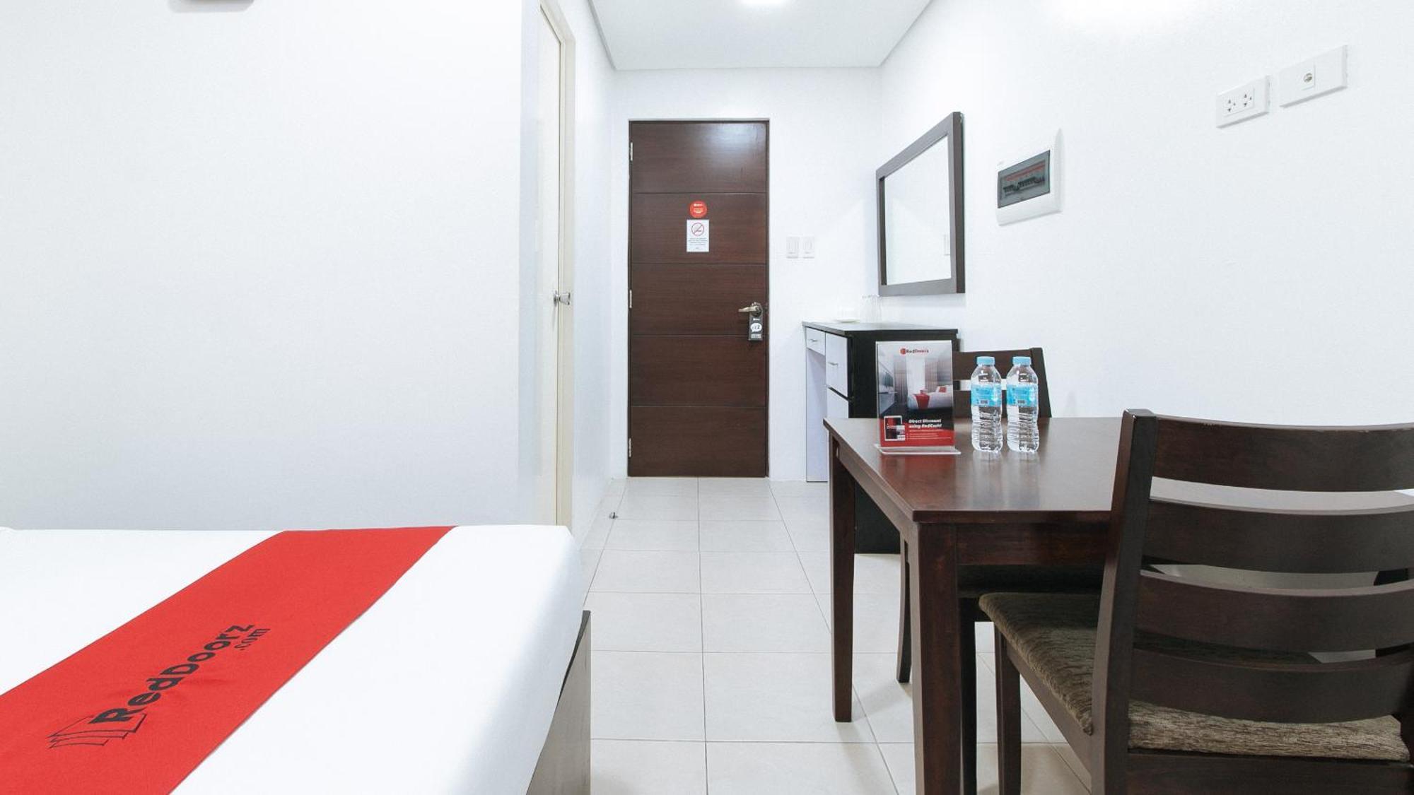 Reddoorz Plus At Evangelista Street Makati Makati City Kültér fotó
