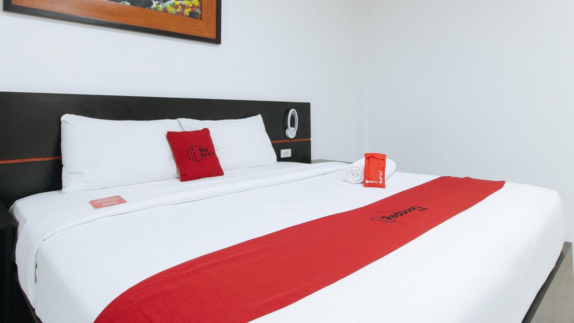 Reddoorz Plus At Evangelista Street Makati Makati City Kültér fotó