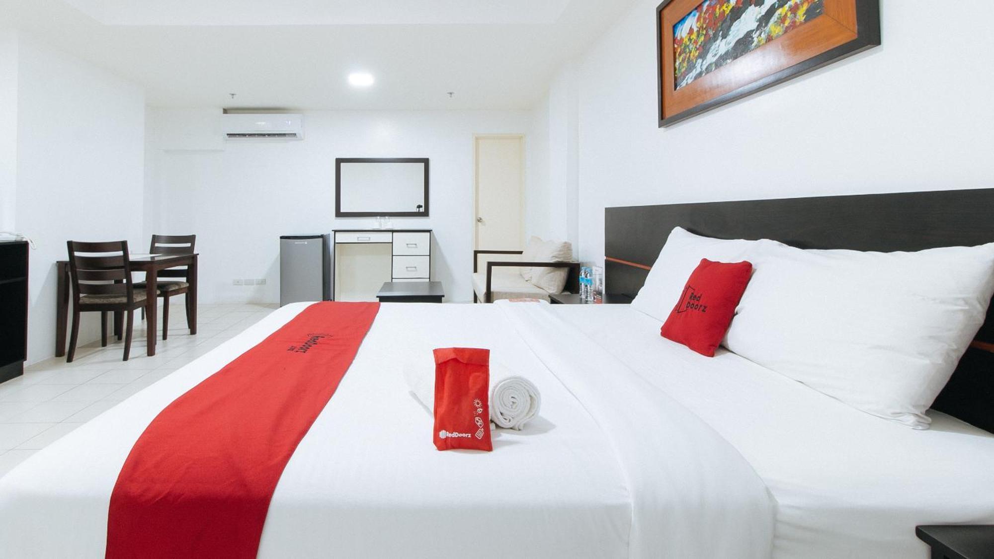 Reddoorz Plus At Evangelista Street Makati Makati City Kültér fotó