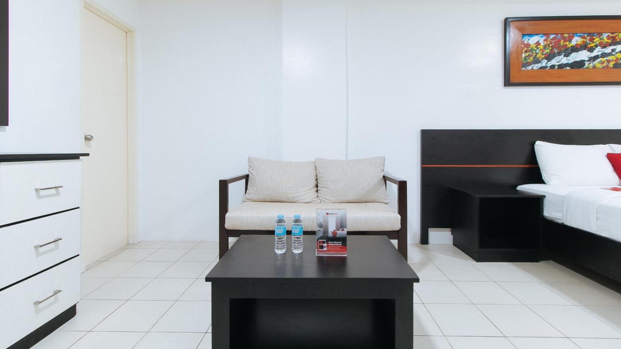 Reddoorz Plus At Evangelista Street Makati Makati City Kültér fotó