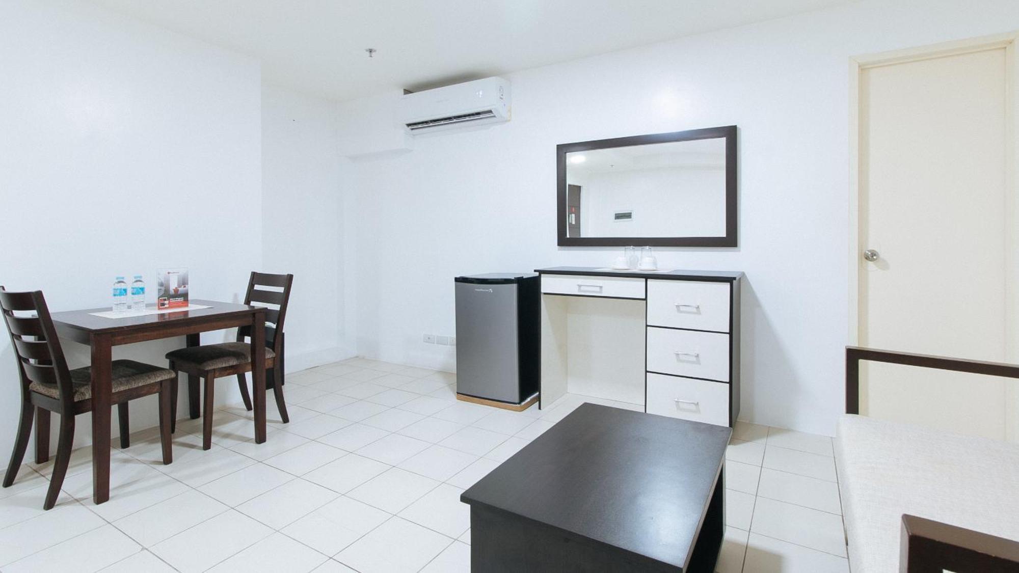 Reddoorz Plus At Evangelista Street Makati Makati City Kültér fotó