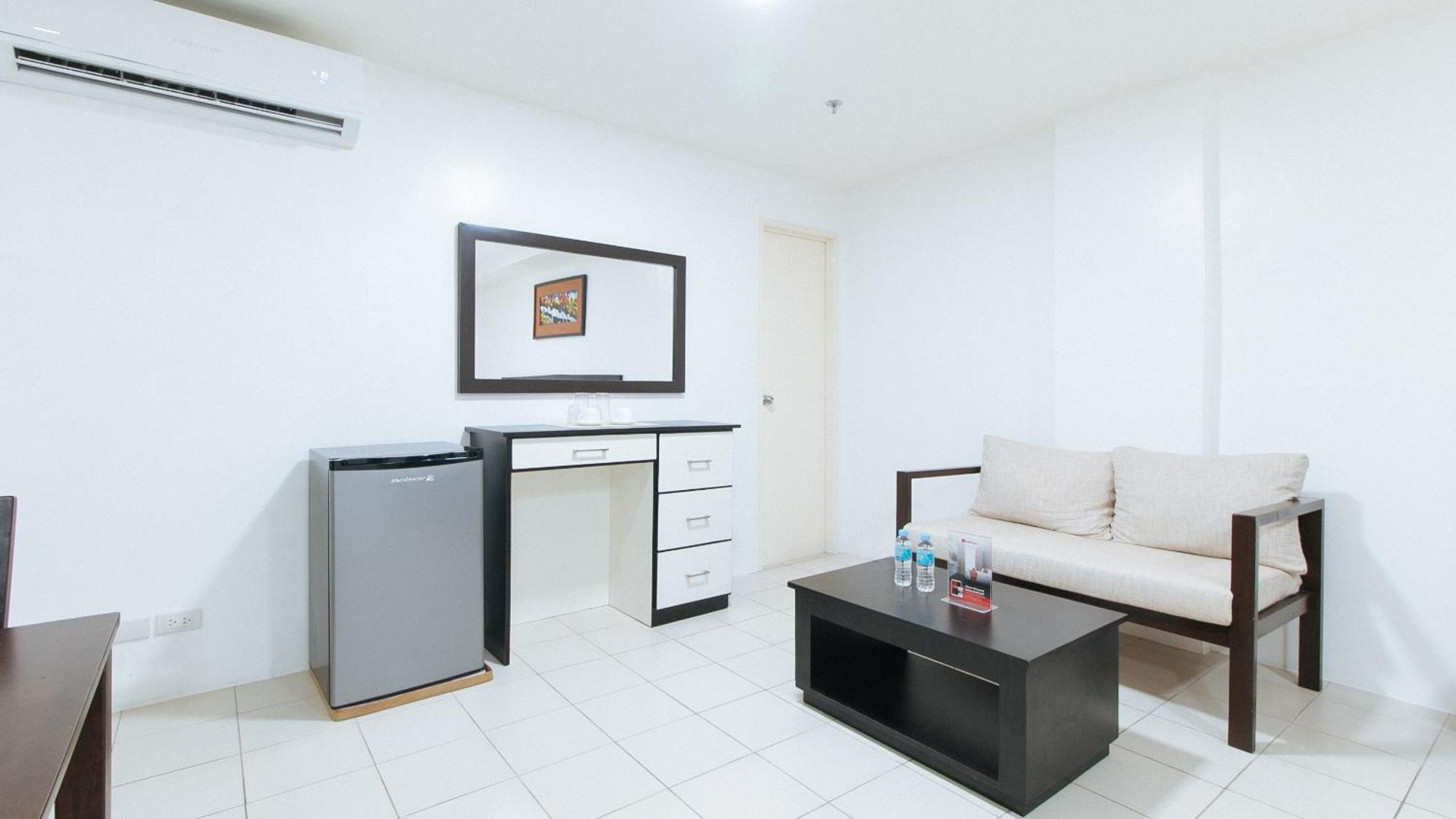 Reddoorz Plus At Evangelista Street Makati Makati City Kültér fotó