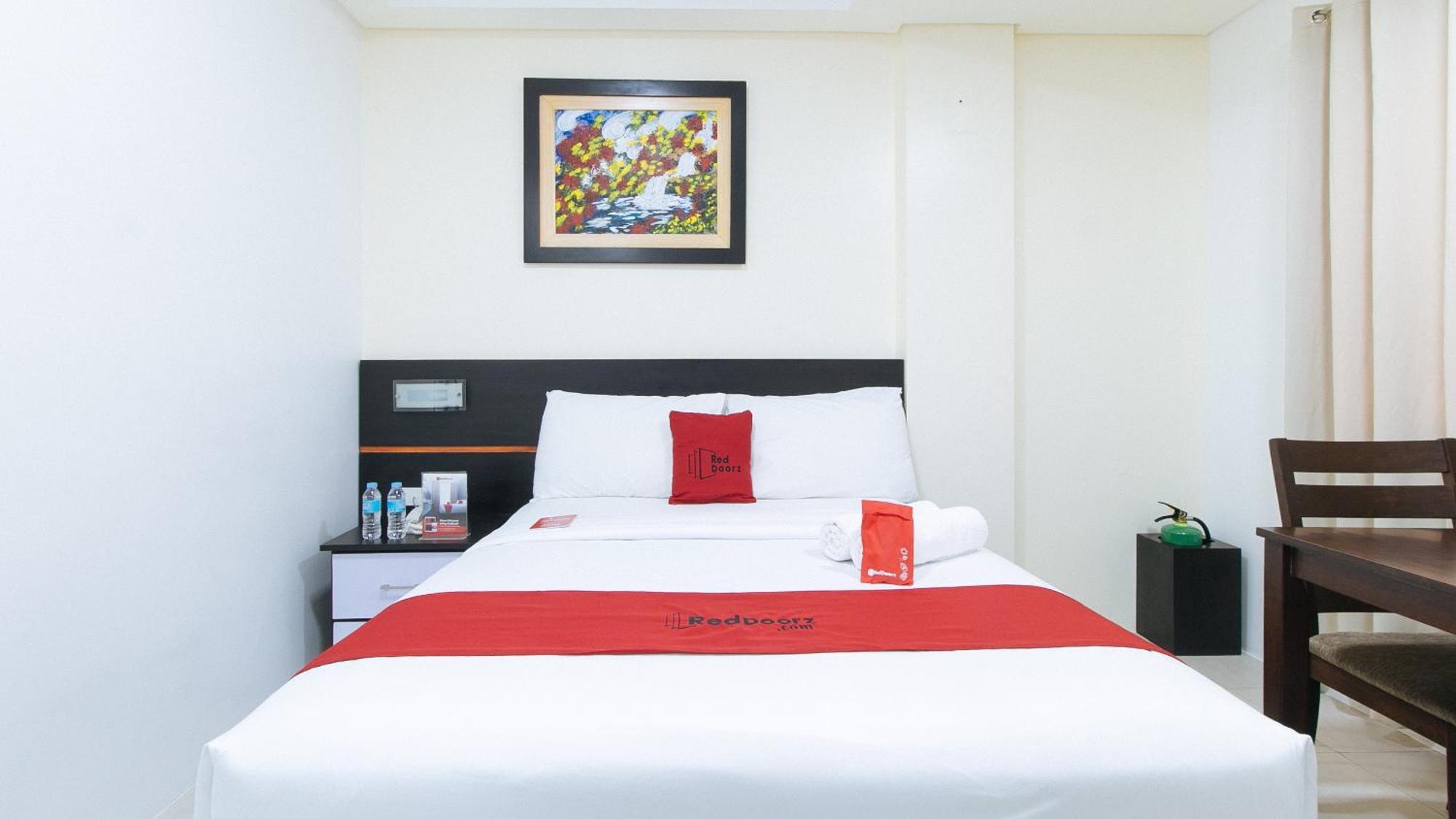 Reddoorz Plus At Evangelista Street Makati Makati City Kültér fotó