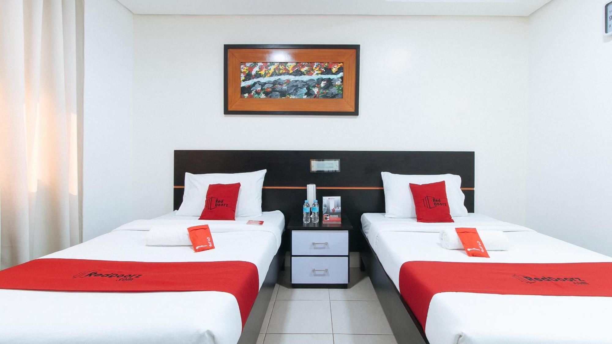 Reddoorz Plus At Evangelista Street Makati Makati City Kültér fotó