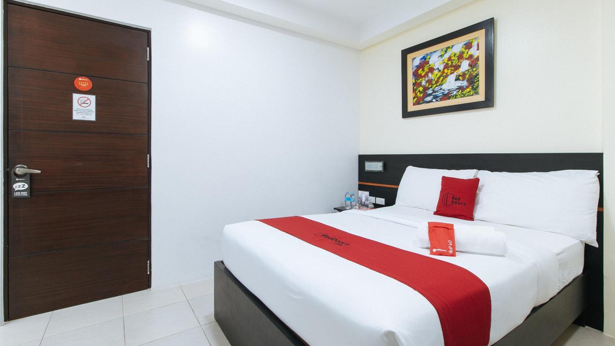 Reddoorz Plus At Evangelista Street Makati Makati City Kültér fotó