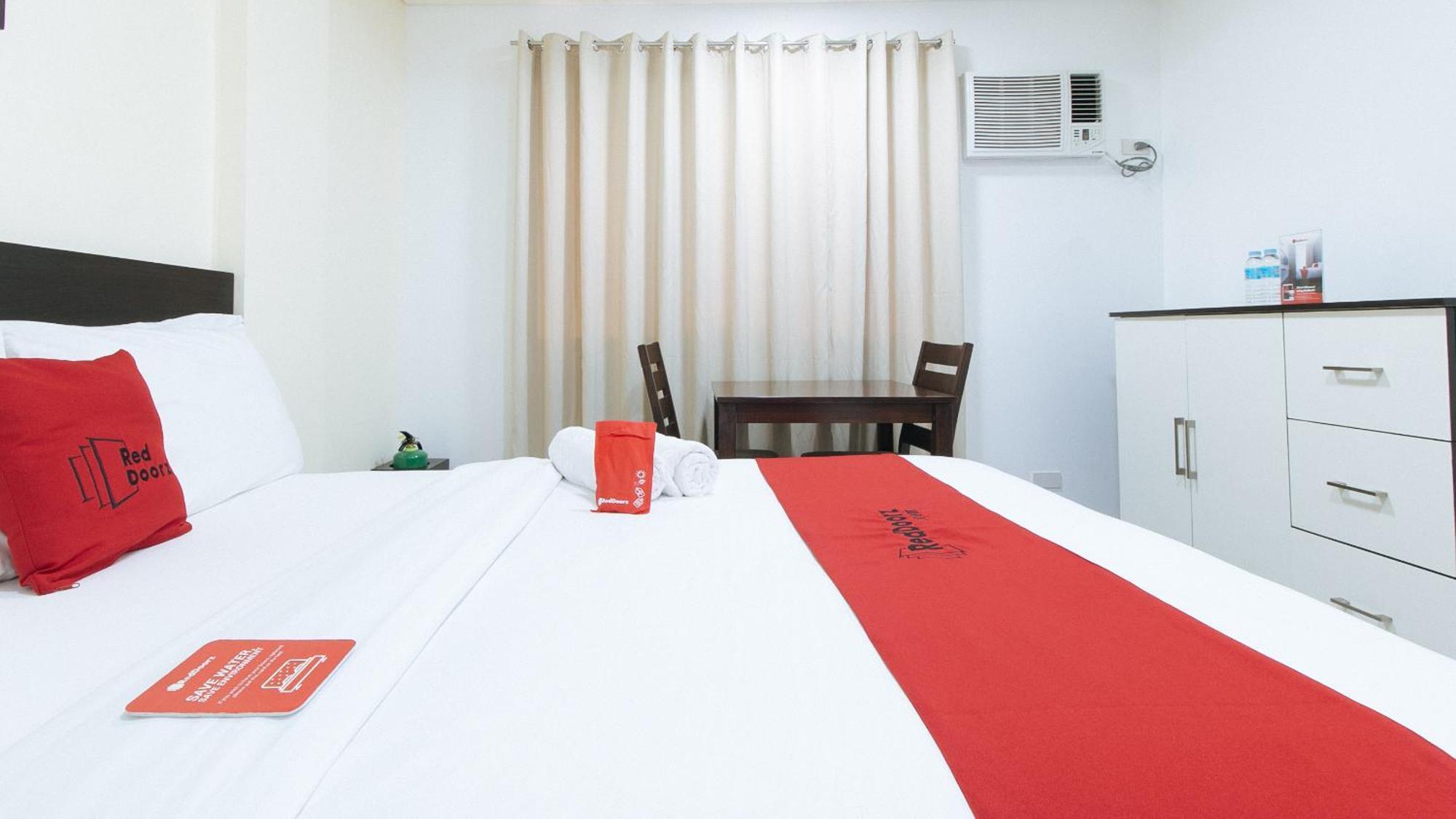 Reddoorz Plus At Evangelista Street Makati Makati City Kültér fotó