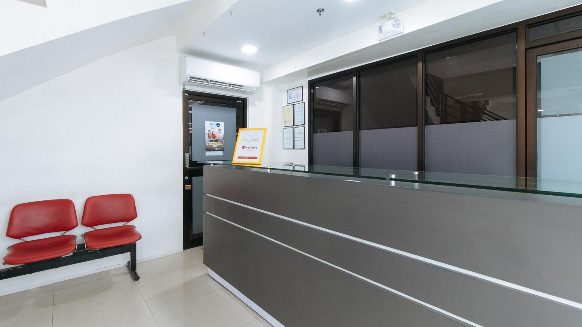 Reddoorz Plus At Evangelista Street Makati Makati City Kültér fotó
