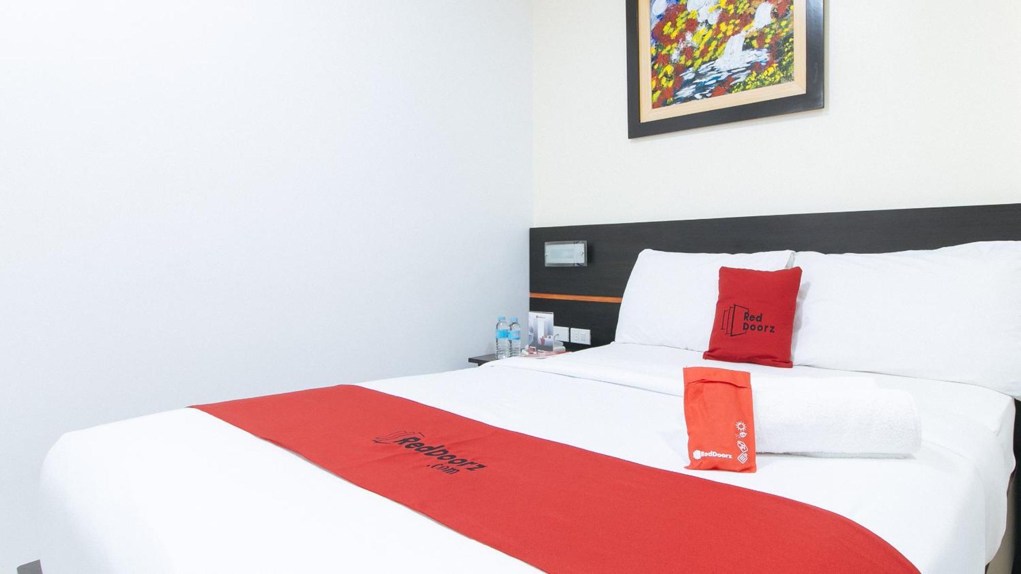 Reddoorz Plus At Evangelista Street Makati Makati City Kültér fotó