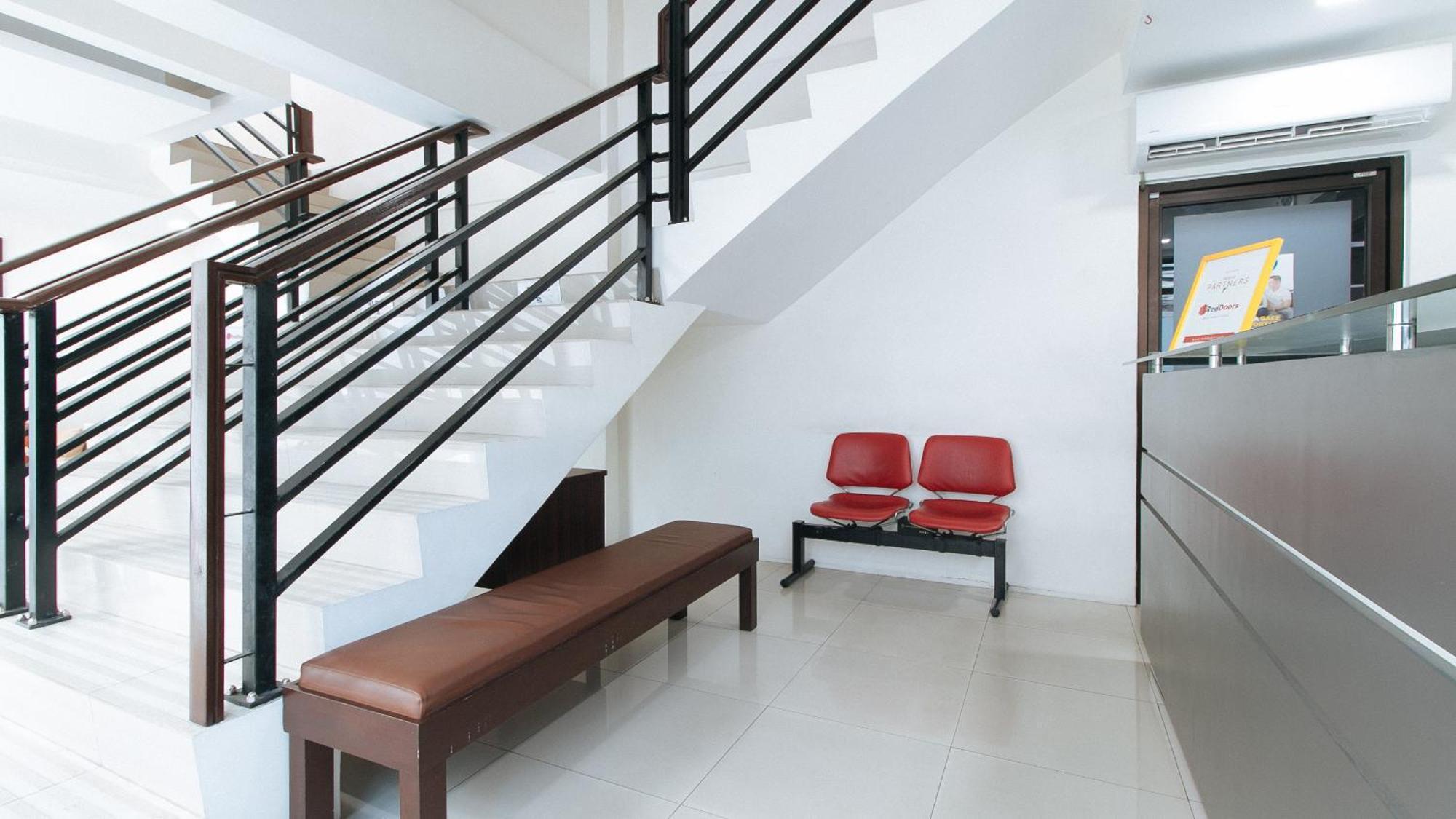 Reddoorz Plus At Evangelista Street Makati Makati City Kültér fotó